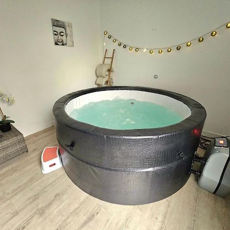 サン・メロワール・デ・ゾンドLe Pont T3 Etoile Avec Jacuzziアパートメント エクステリア 写真